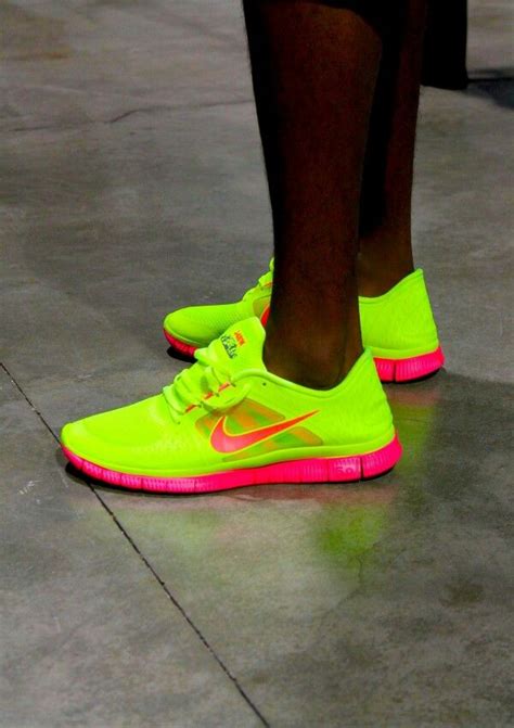 nike sportschuhe damen neon schnürre|nike neon shoes.